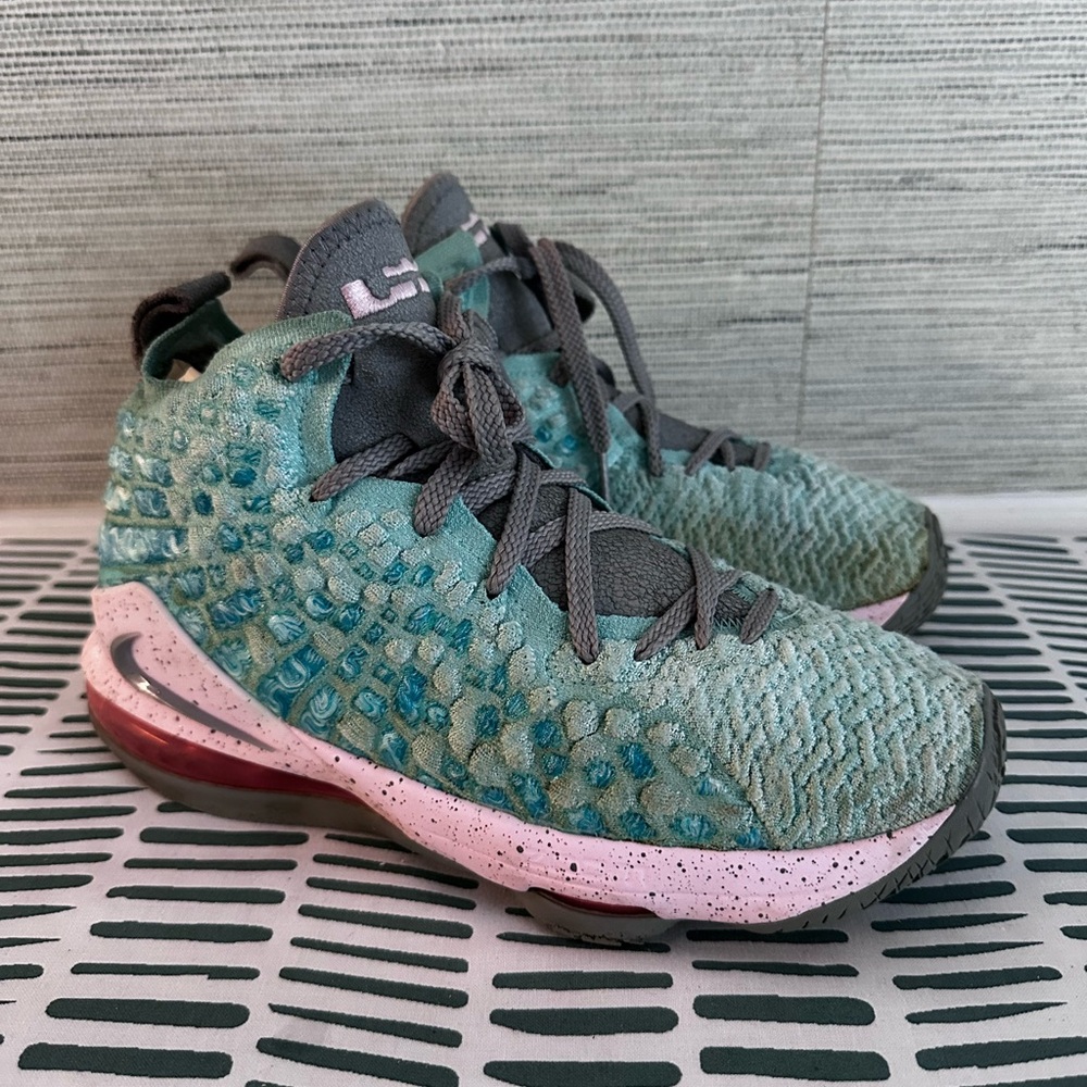 Nike LeBron James XVII 17 GS Sz 5Y /6.5 Wmns ‘South Beach’ Light Aqua Bq5594-444